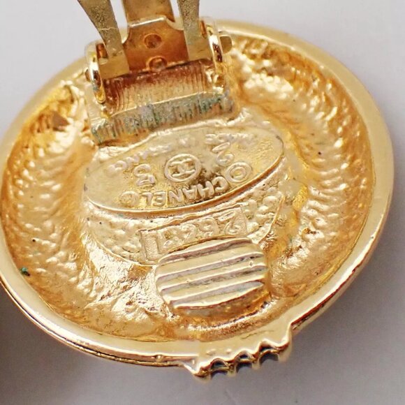 CHANEL Logo Imitation Pearl Button Earrings 23 Clip-On Gold Vintage - Picture 4 of 10